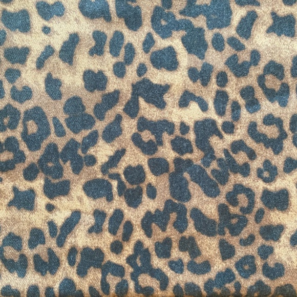 Pia Rossini Toni Scarf in Leopard NEW - Picture 4 of 5